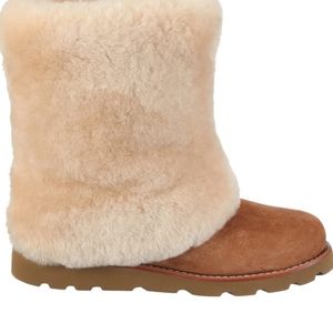 Women's Ugg Boots style Maylin 3220.. great condit